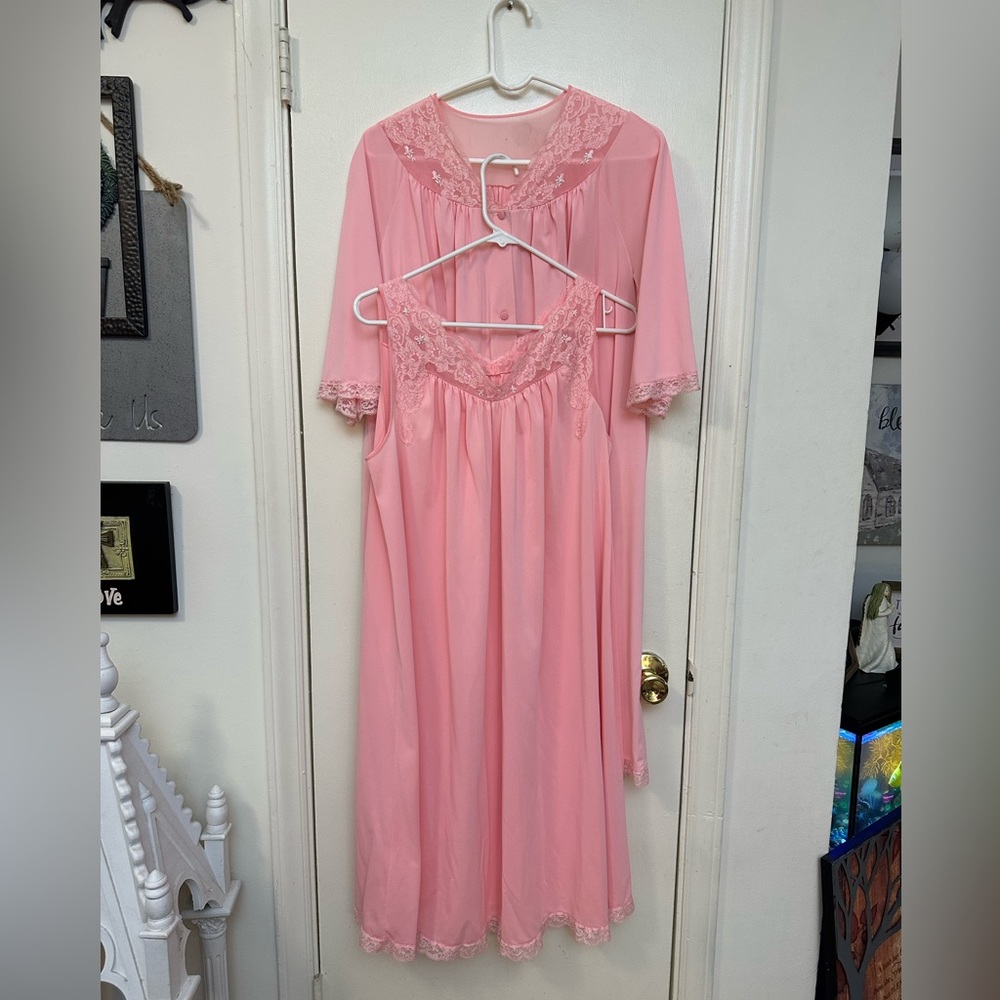 Womens Vintage Shadowline Gown and Robe Set-size M